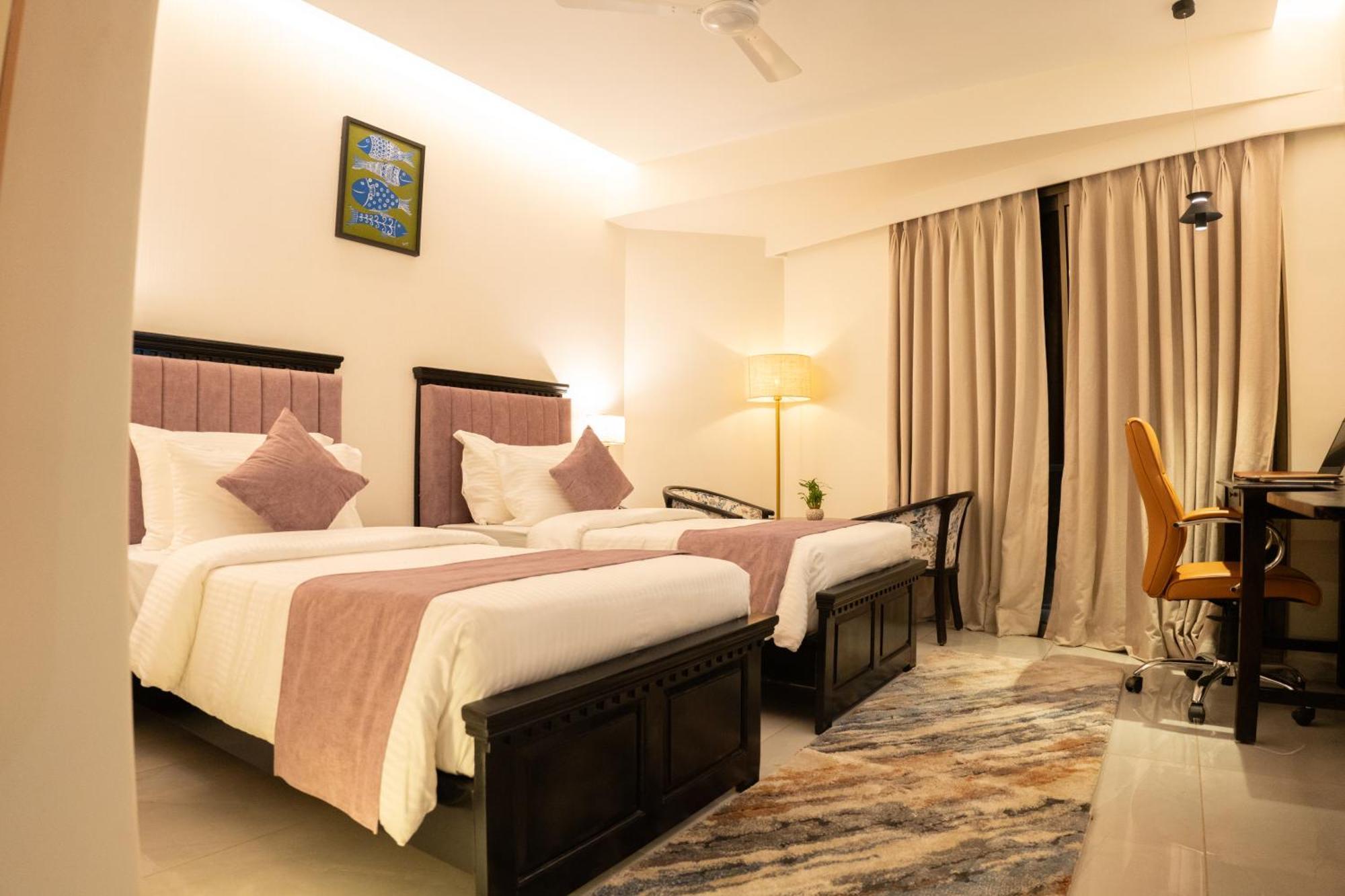 Pride Elite, Daman Hotel Eksteriør billede