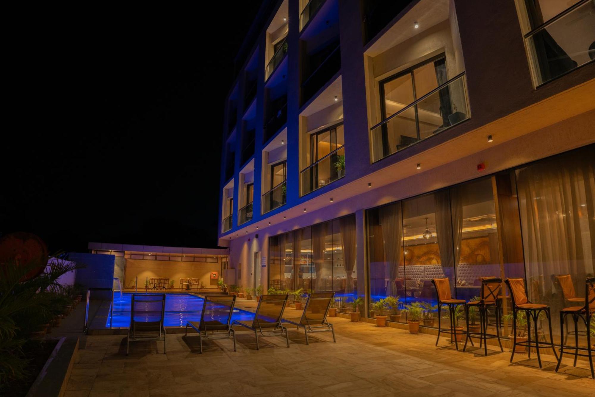 Pride Elite, Daman Hotel Eksteriør billede