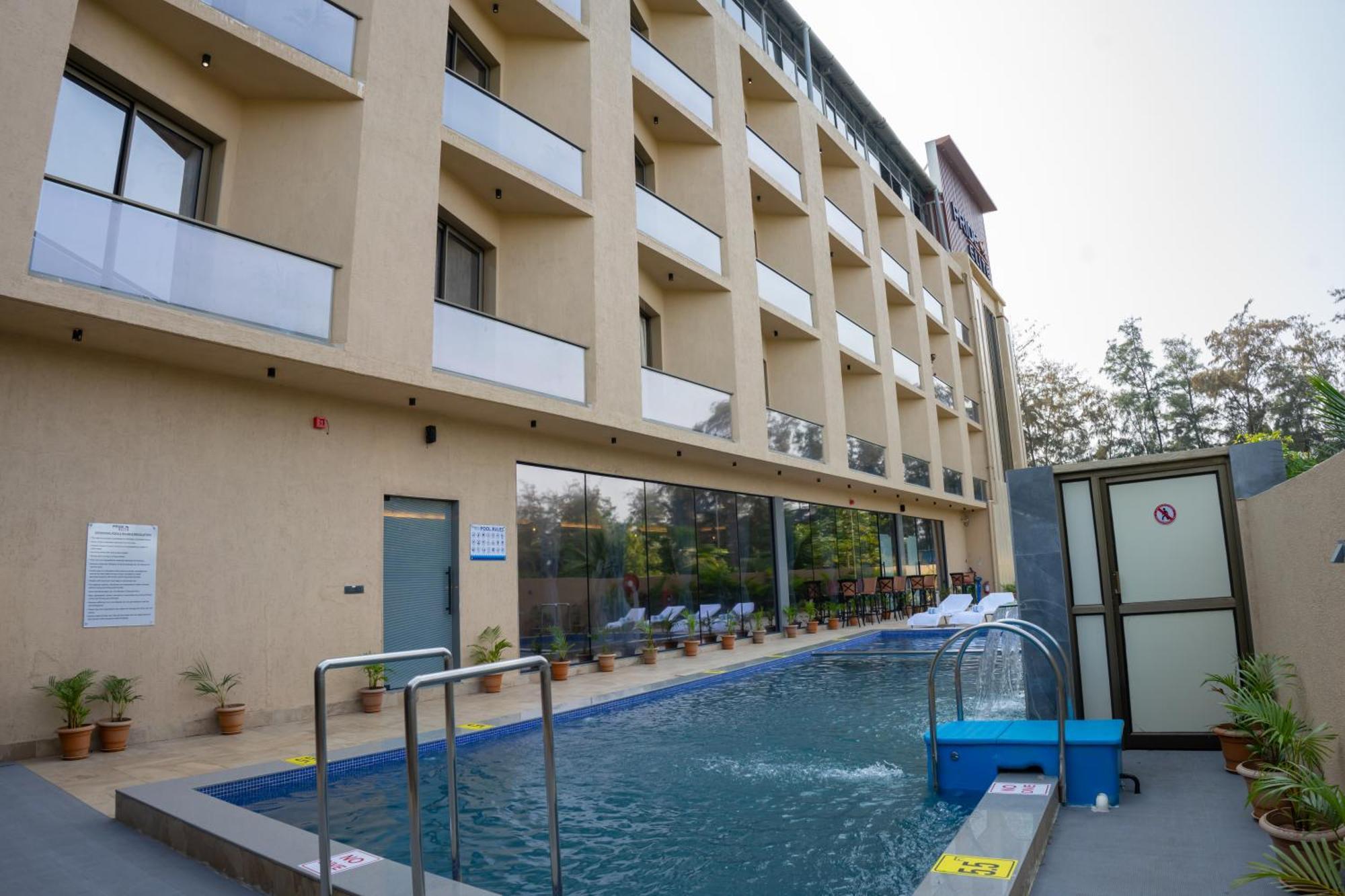 Pride Elite, Daman Hotel Eksteriør billede