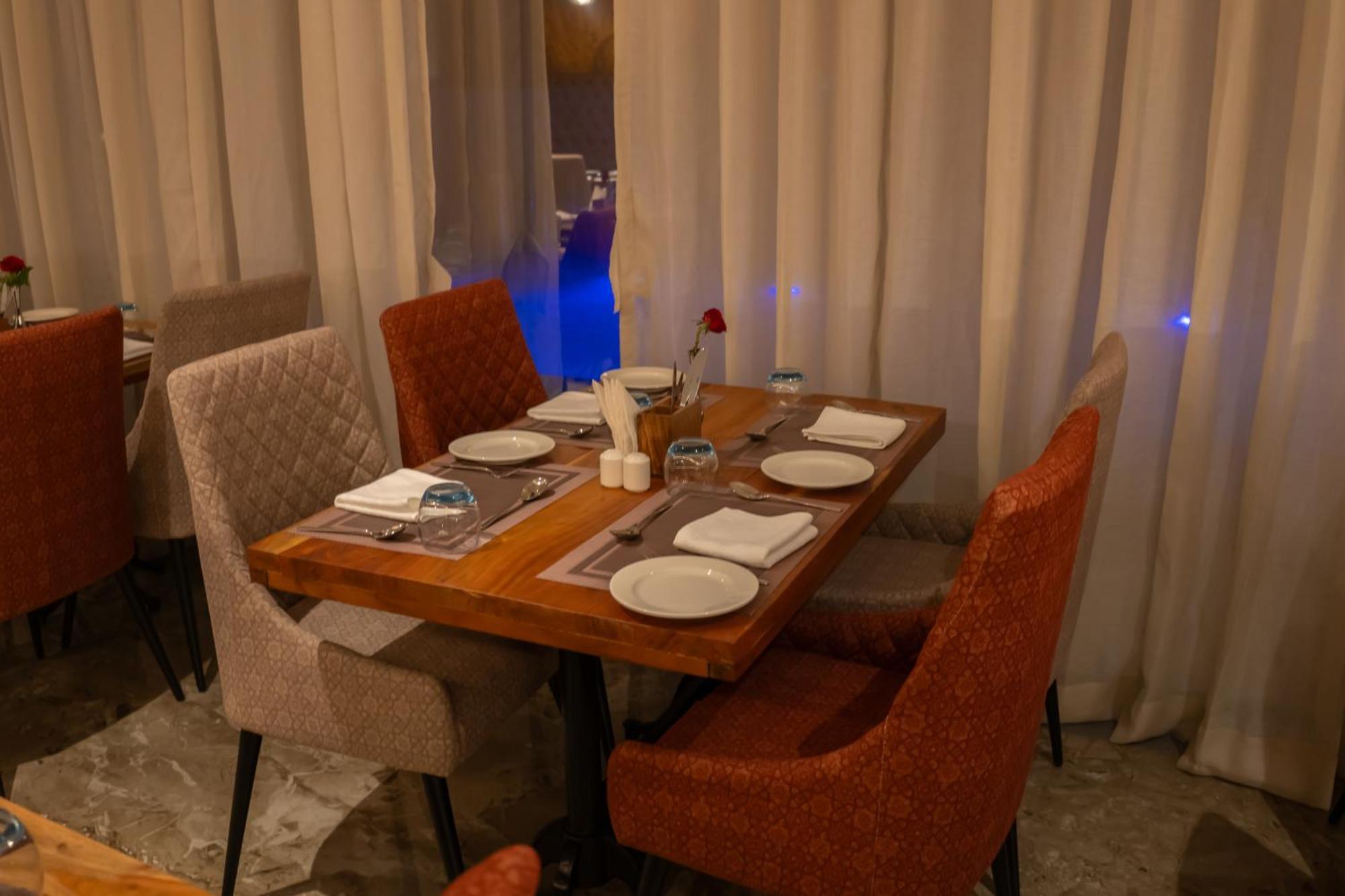 Pride Elite, Daman Hotel Eksteriør billede